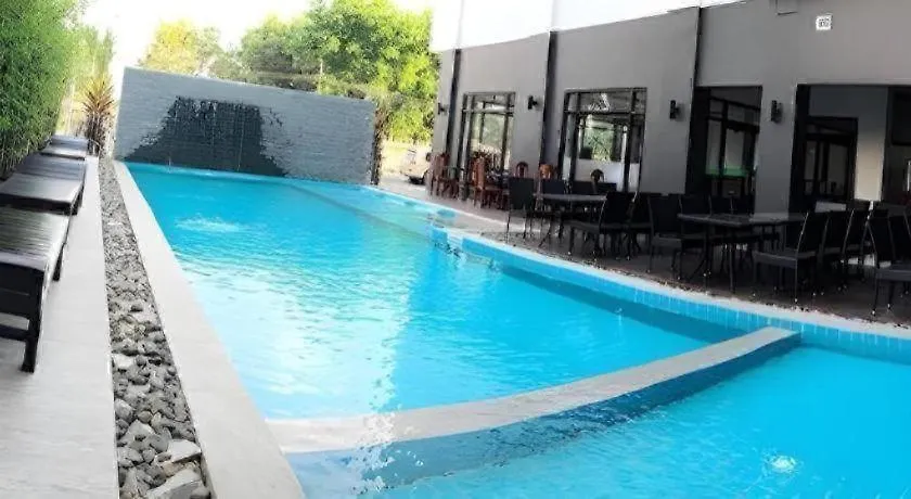**** Üdülőközpont The Palm Hotel Sihanoukville Kambodzsa